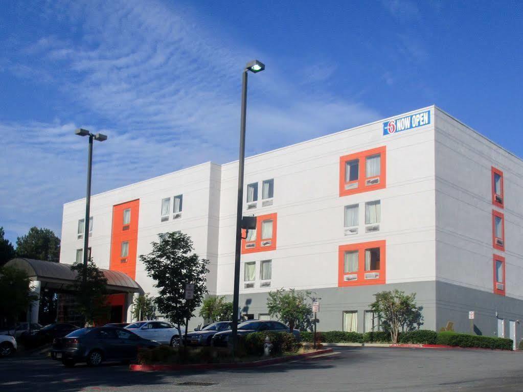 Budgetel Inns & Suites - Atlanta Galleria Stadium Smyrna Exterior photo